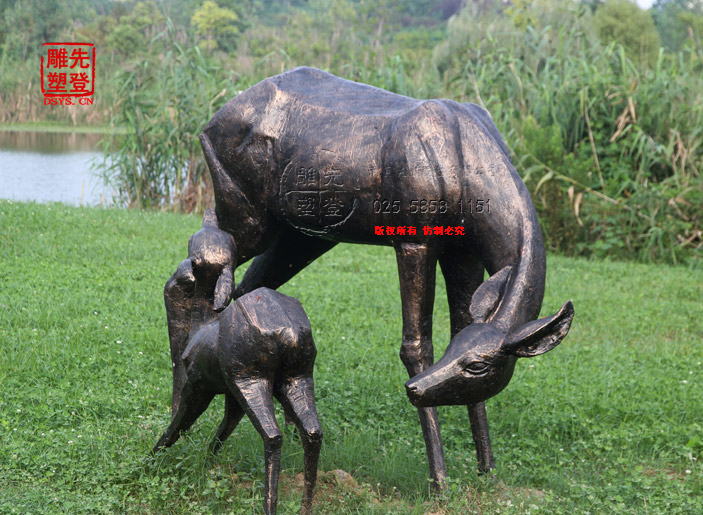 玻璃鋼鹿雕塑.jpg 玻璃鋼鹿雕塑.jpg